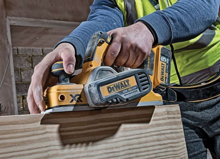 Dewalt Power Tools DCP580P2 XR Brushless Planer 18V 2 x 5.0Ah Li-ion DeWALT Power Tools - RockBottom Northampton