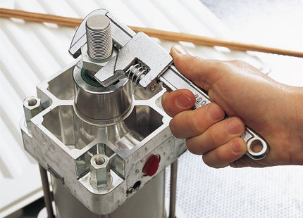 Draper Adjustable Auto Wrench, 60mm Capacity 29907 Draper - Town Tools 