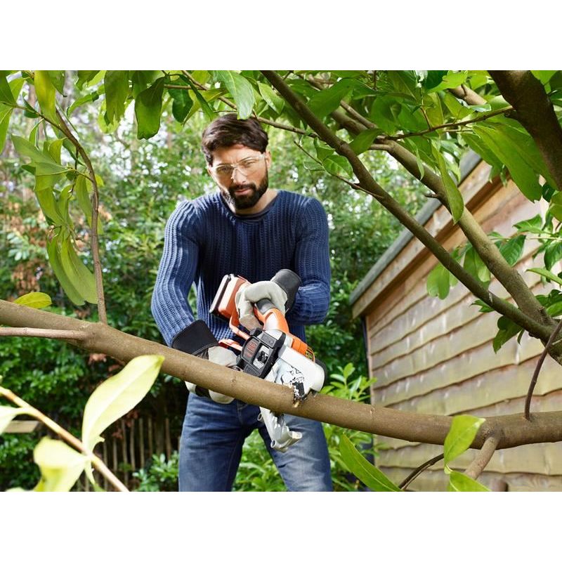 Black + Decker GKC1000L Alligator® Lopper 18V 1 x 2.0Ah Li-ion BLACK + DECKER - RockBottom Northampton