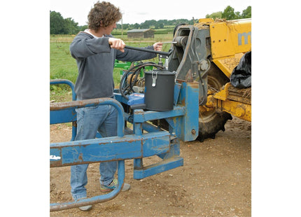 Draper High Volume Hand Grease Pump 43960 Draper - Town Tools 