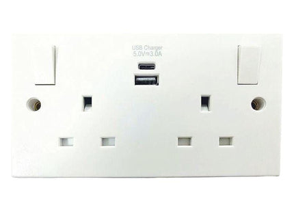 Dencon Switched Socket 2-Gang + 2 USB A/C Ports 13A Dencon - RockBottom Northampton