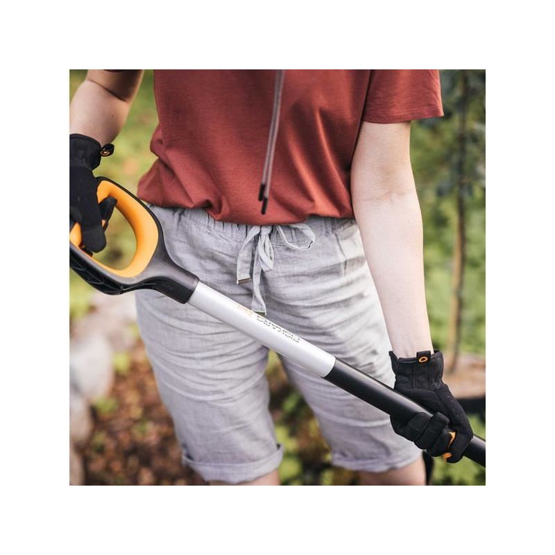 Fiskars Solid™ Metal Rounded Spade Fiskars - RockBottom Northampton