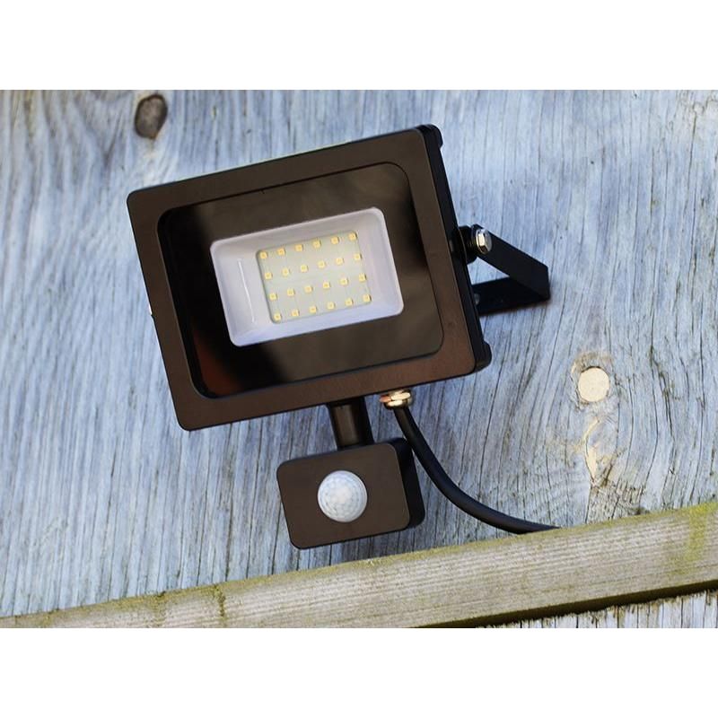Faithfull Power Plus SMD LED Security Light with PIR 10W 800 lumen 240V Faithfull Power Plus - RockBottom Northampton