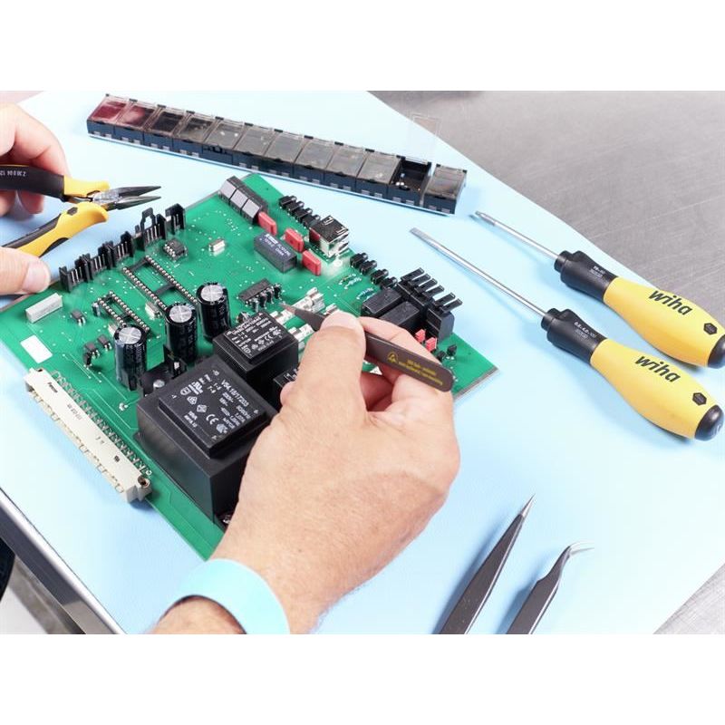 Wiha Professional ESD SMD Tweezer Set, 4 Piece Wiha - RockBottom Northampton