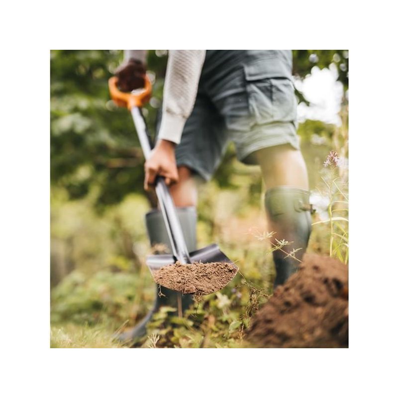 Fiskars Solid™ Metal Pointed Spade Fiskars - RockBottom Northampton