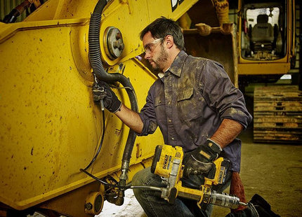 Dewalt Power Tools DCGG571M1 Cordless XR Grease Gun 18V 1 x 4.0Ah Li-ion DeWALT Power Tools - RockBottom Northampton