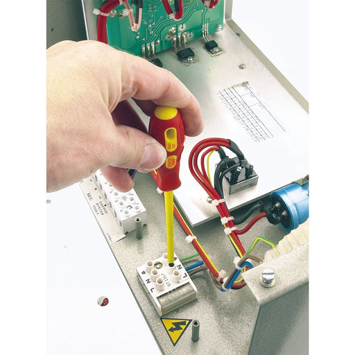 Draper VDE Approved Fully Insulated Plain Slot Screwdriver, 3.0 x 100mm (Display Draper - Town Tools 